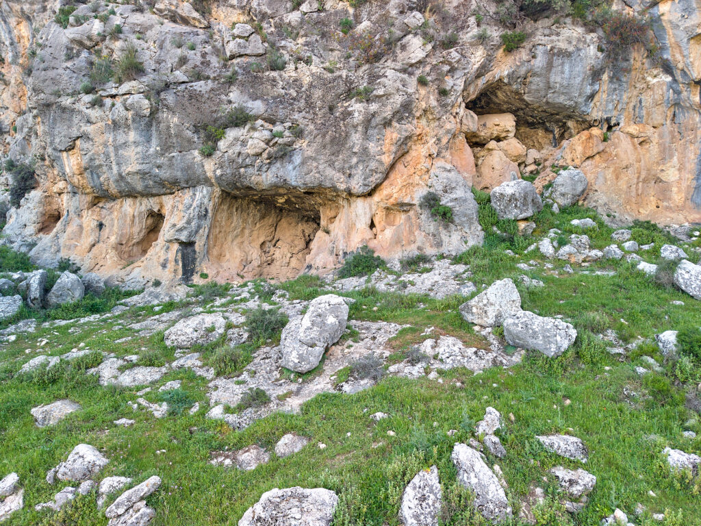 Cuevas de la Araña - Moclín - Poniente de Granada