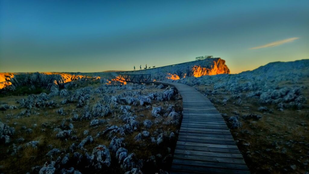 Mirador del Karst de Sierra Gorda (Loja) Poniente de Granada
